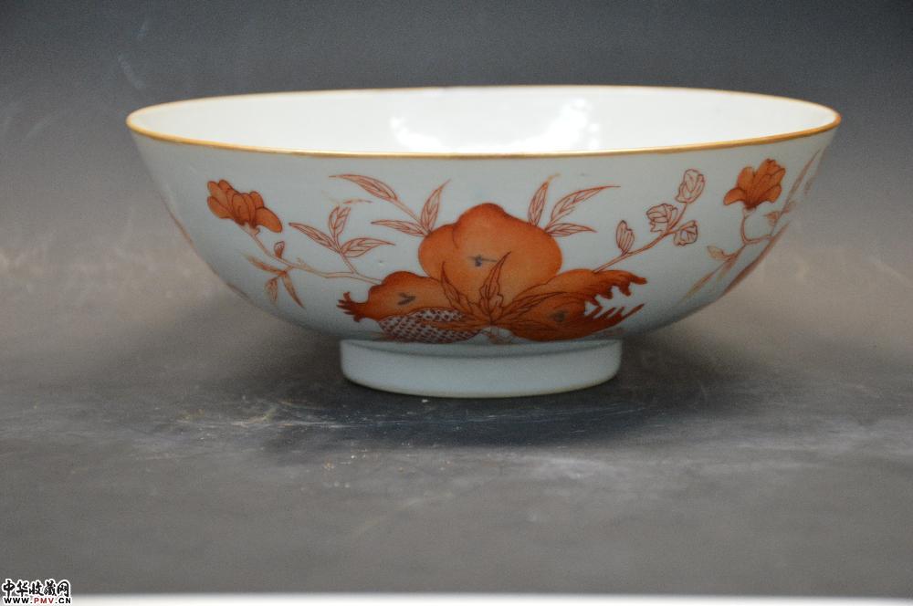 清宣统矾红三多纹碗