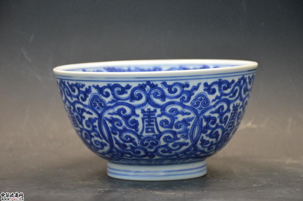 清康熙青花缠枝莲托寿字纹碗