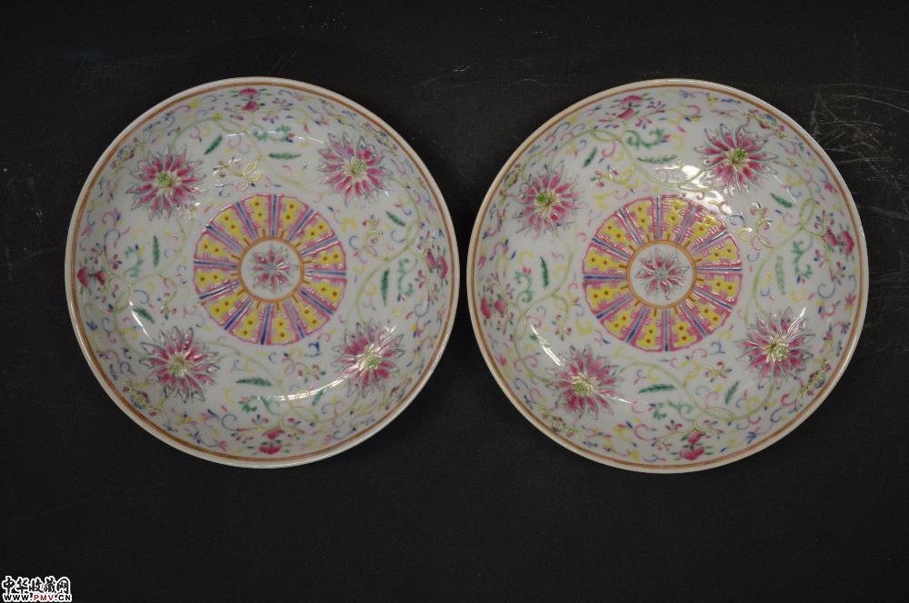 清光绪粉彩缠枝莲纹盘（对）