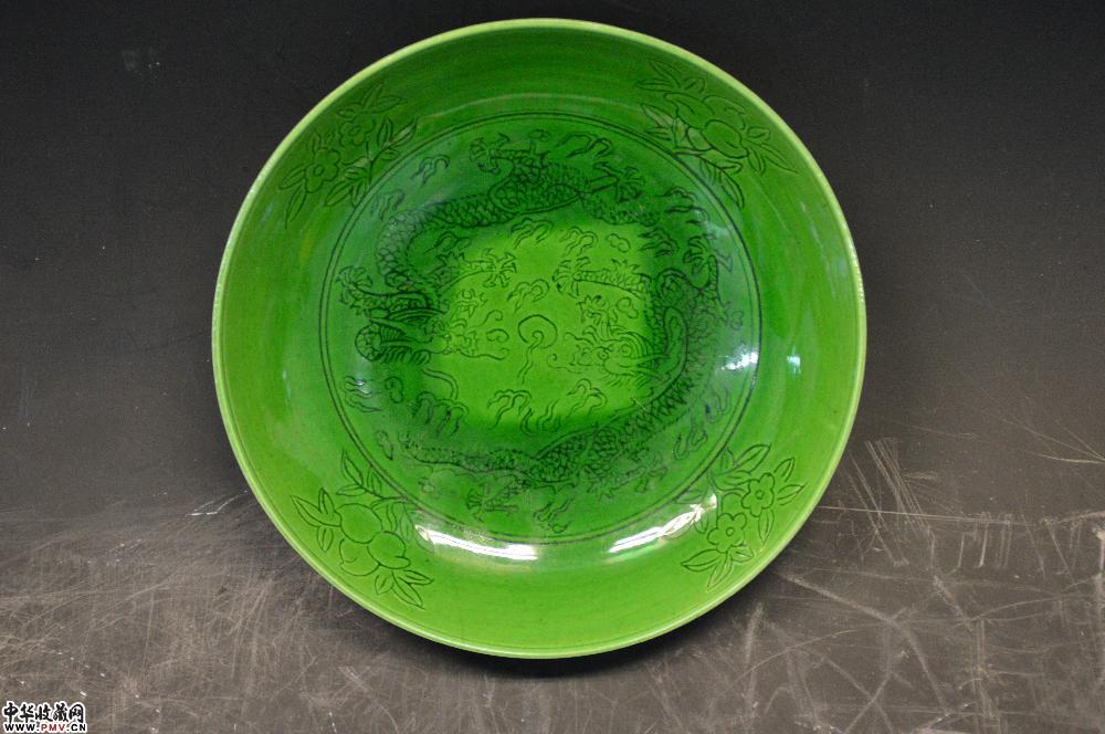 清光绪绿釉暗刻龙纹盘