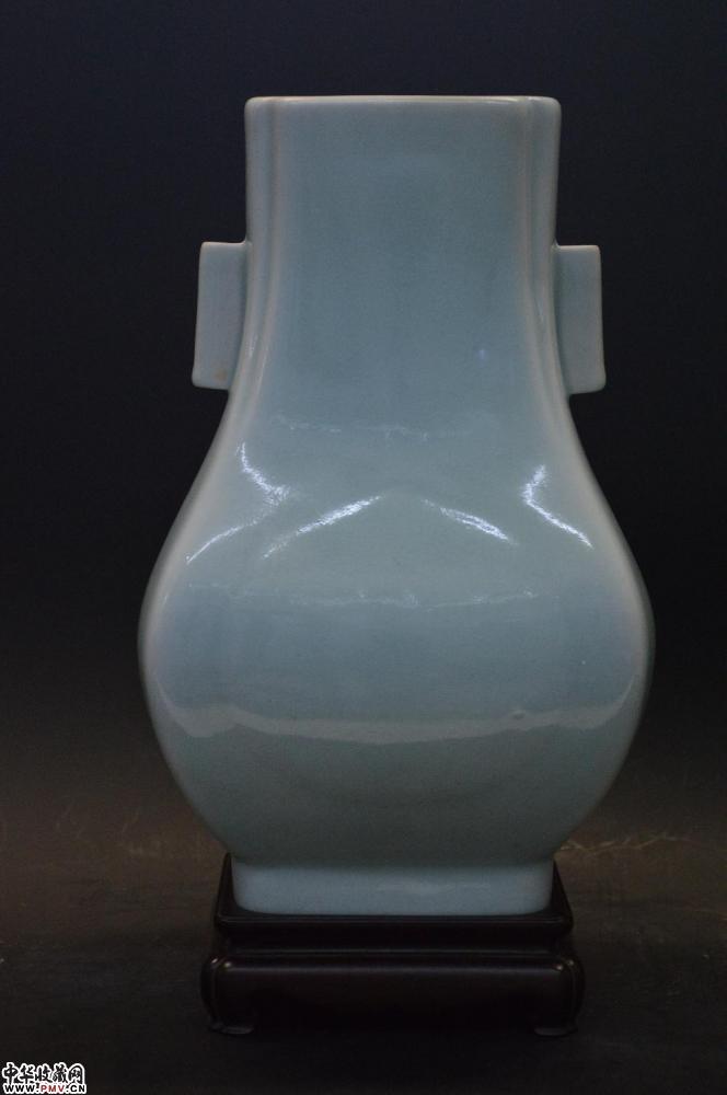 清光绪粉青釉贯耳方瓶