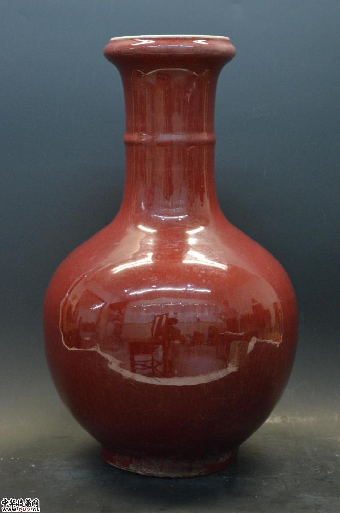 清均红釉弦纹瓶