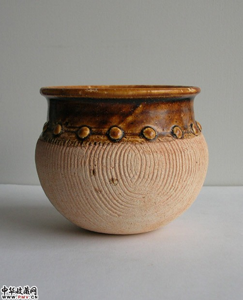 宋赣州窑乳钉柳斗纹罐