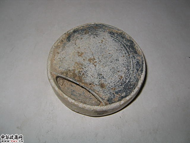 宋影青点褐彩瓷砚台