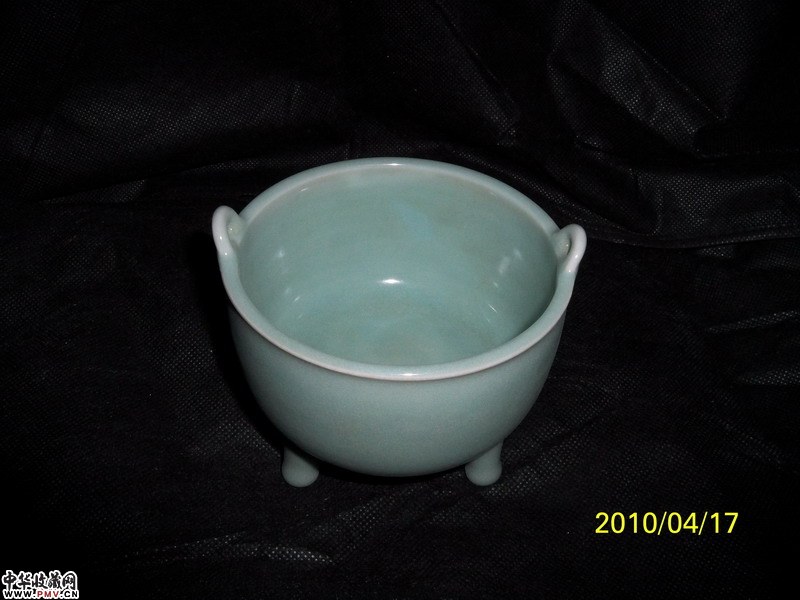 南宋龙泉三足双立耳鼎式炉