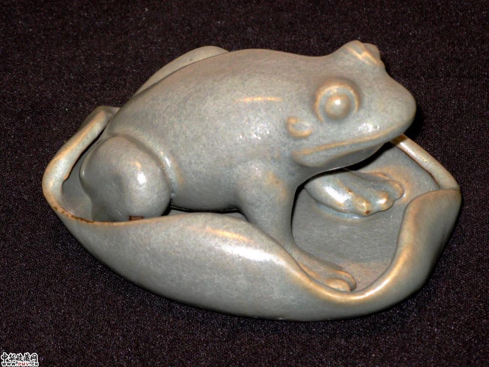 北宋 汝官窯荷葉青蛙擺件(紙鎮)