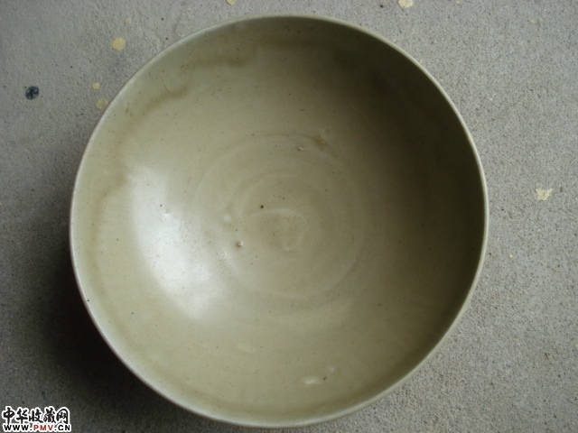 宋代越系大碗釉水一流。假一赔十（价400元）