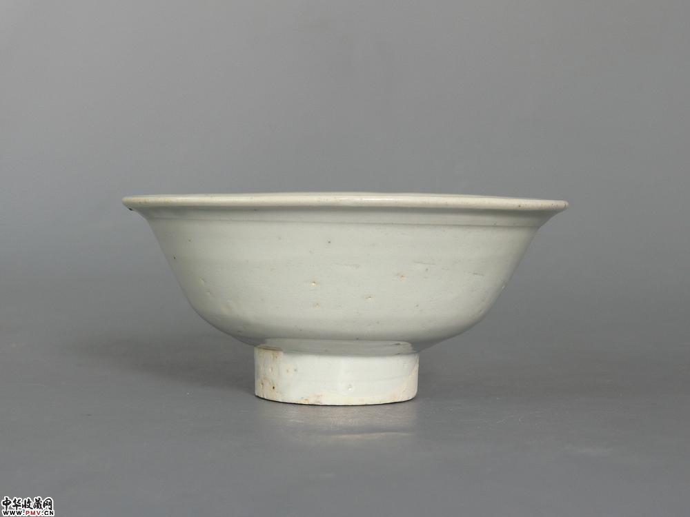 元景德镇窑卵白釉撇口碗