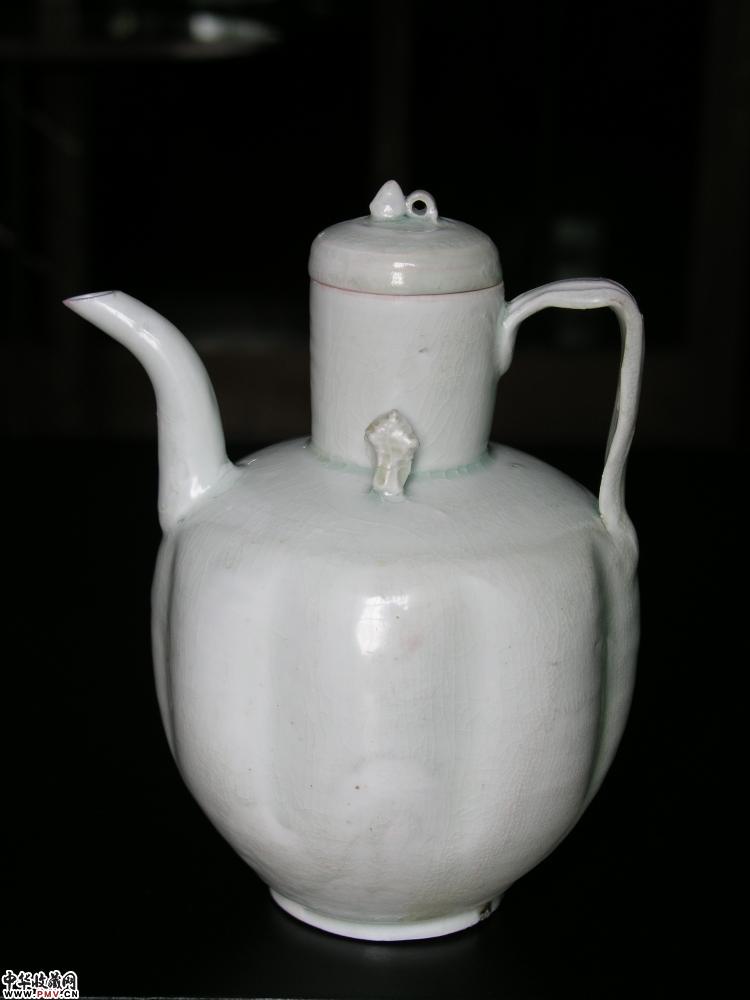 北宋湖田窑青白釉瓜棱执壶