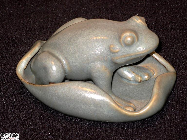 北宋 汝官窯荷葉青蛙擺件(紙鎮)