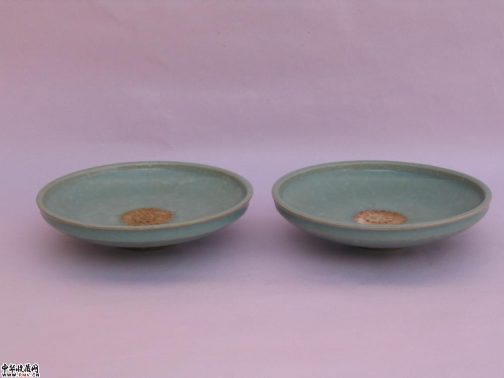元龙泉窑露胎菊花盘（一对）