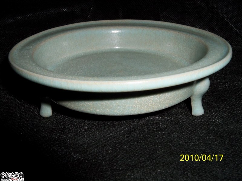 北宋汝窑三足折沿洗