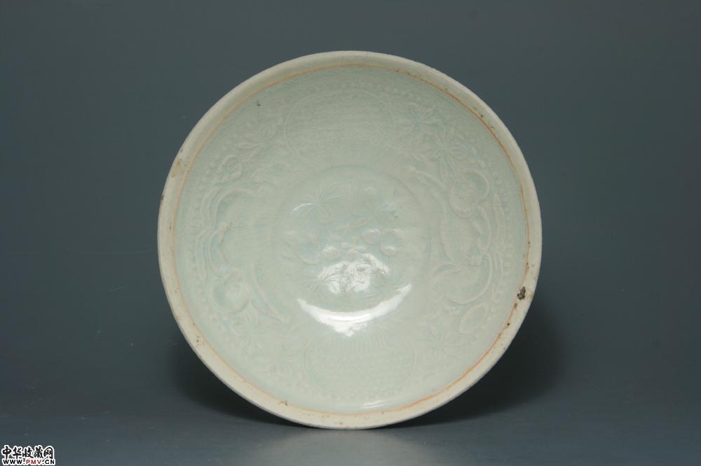 南宋青白釉印花娃娃纹浅碗