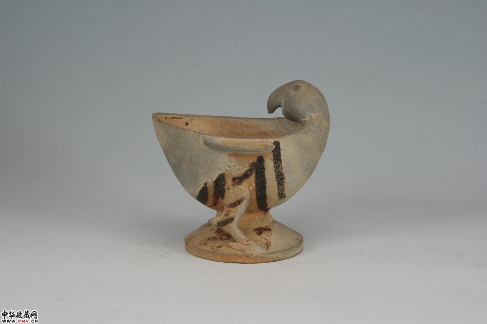 唐长沙窑彩绘鸮形杯