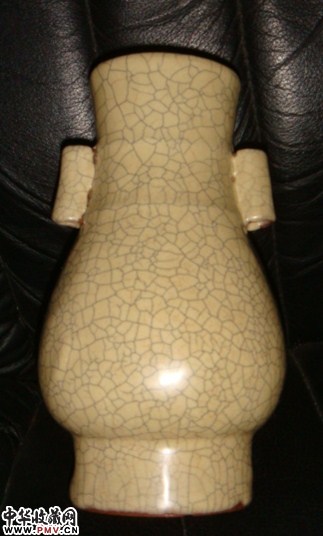 南宋哥窑米黄釉贯耳瓶