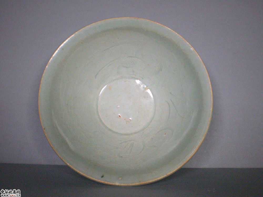 南宋湘湖窑开庆元年鸳鸯池塘刻莲瓣碗