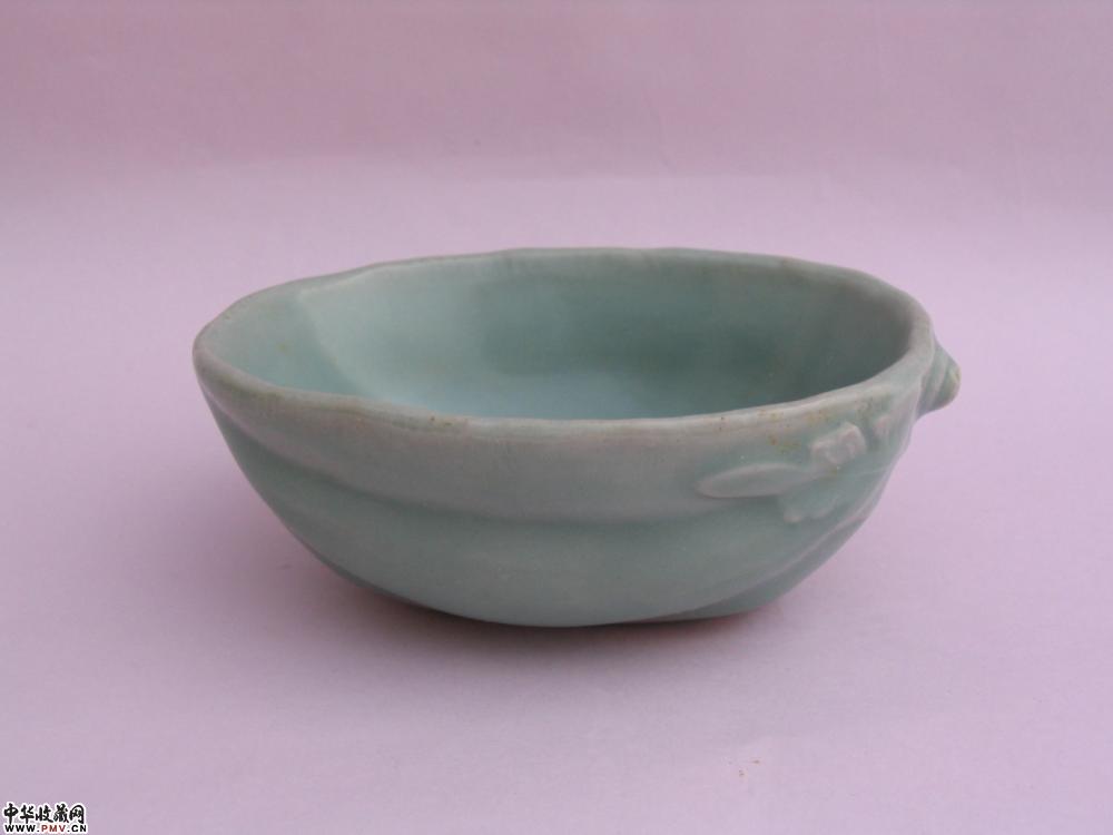 宋/元龙泉窑粉青瓜型水盂