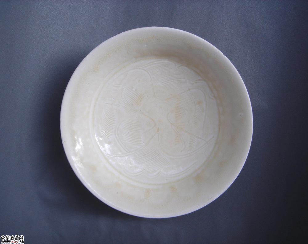 北宋刻花折腰碗