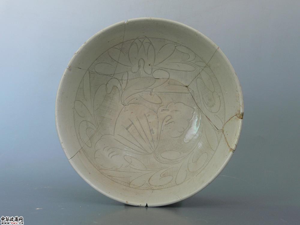 北宋晚期磁州窑白釉划篦花纹大碗