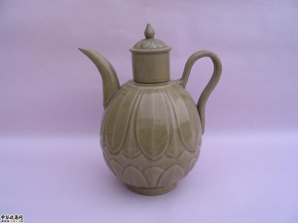 五代/北宋越窑仰覆莲瓣纹执壶