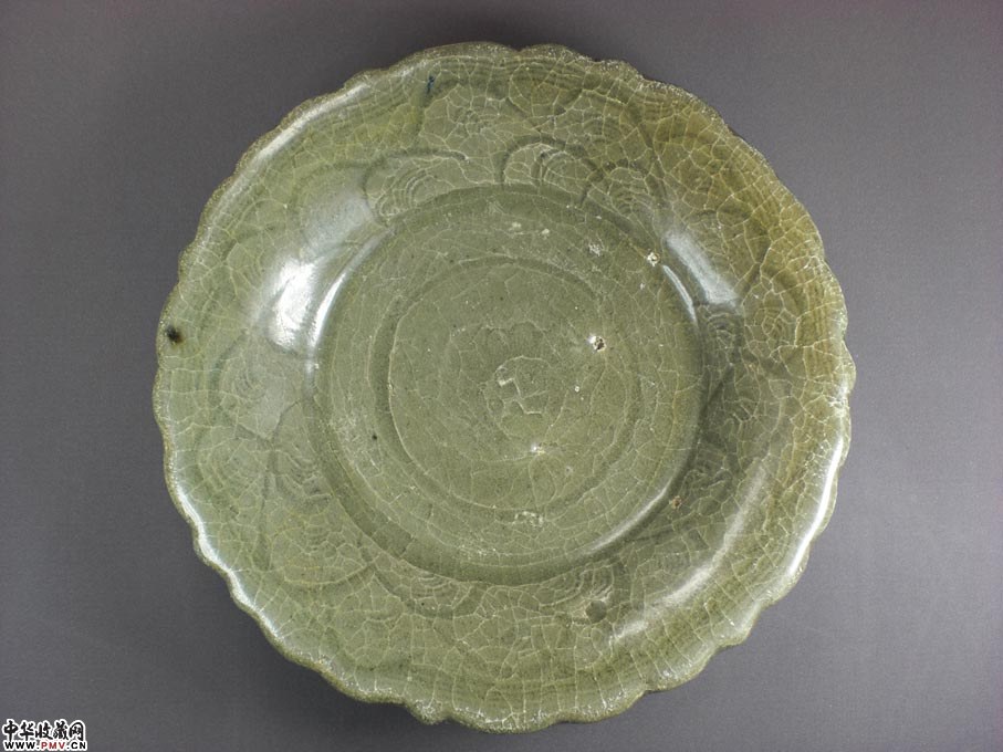 元龙泉划花葵口洗