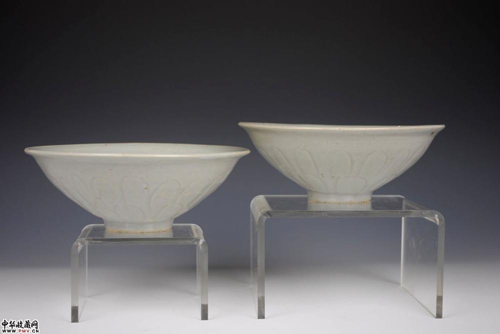 南宋湘湖窑青白釉鹅纹莲瓣碗（一对）