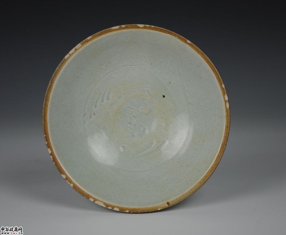 南宋湘湖窑划花莲瓣碗