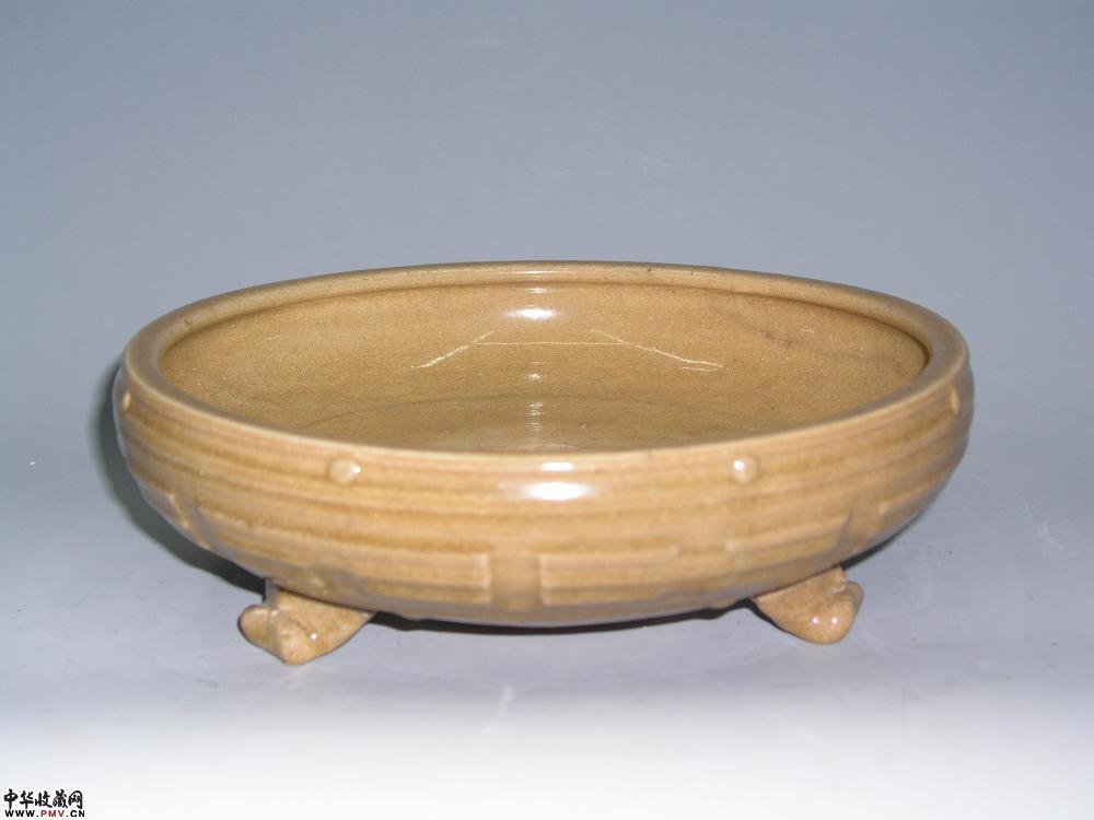 元黄釉龙泉八卦纹炉