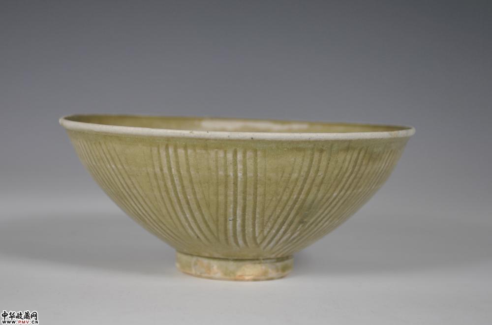 北宋越窑系内外刻花青釉碗