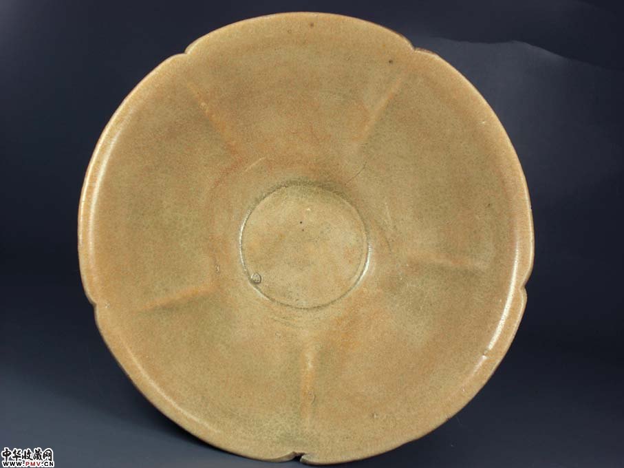 五代越窑出筋花口盏