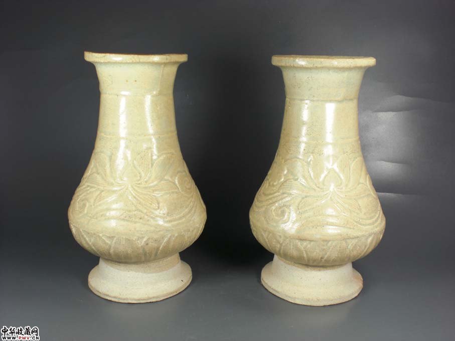 元南丰窑莲花瓶一对