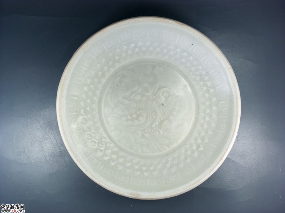 北宋影青印鸳鸯戏莲盘