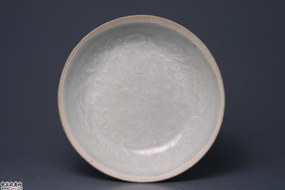 南宋湖田窑青白釉印花凤纹芒口碟