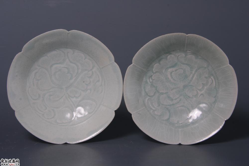 北宋湖田窑青白釉刻划花折腰葵口碟（一对）