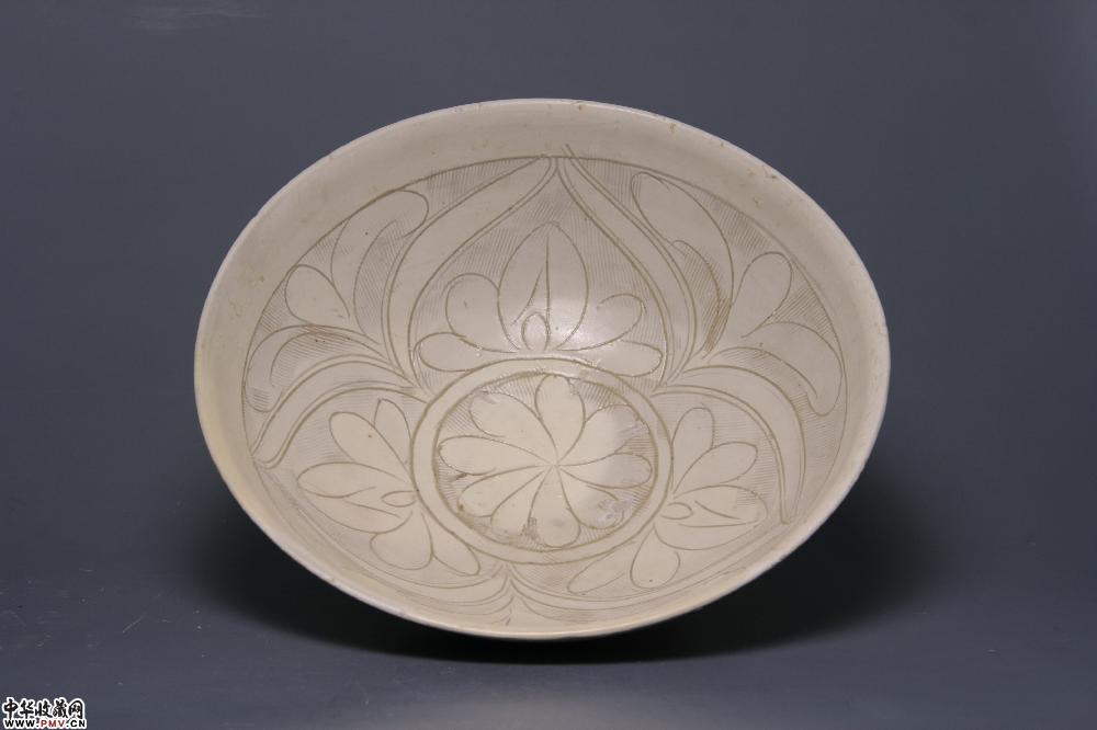北宋磁州窑白釉刻花大碗