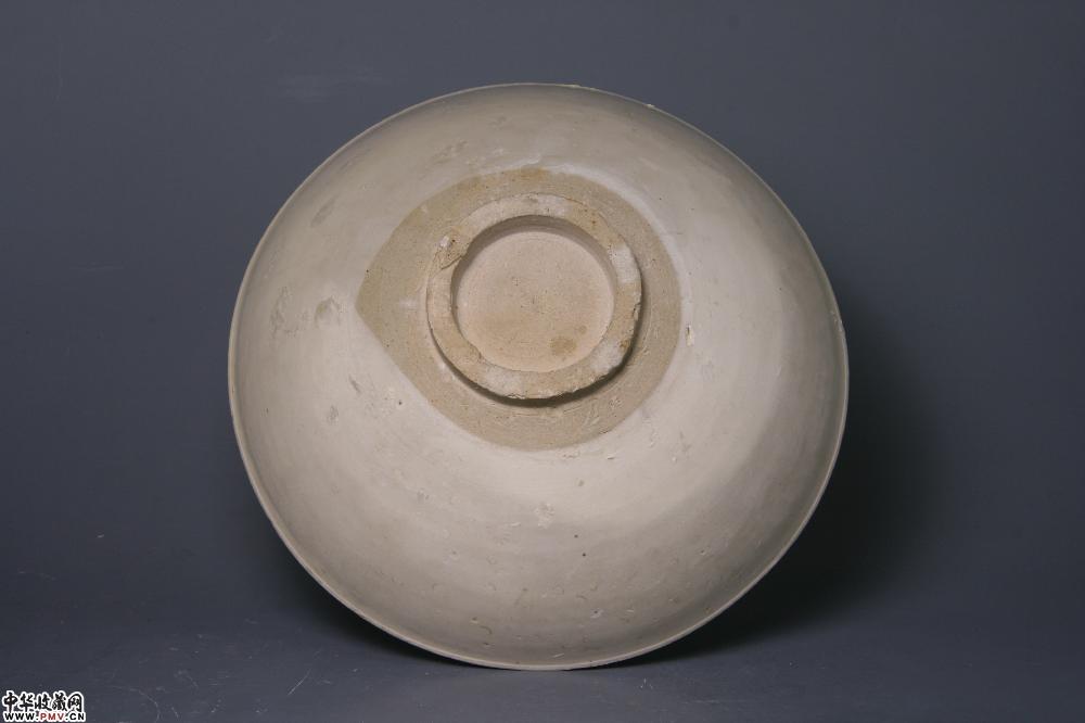 北宋磁州窑白釉刻花大碗