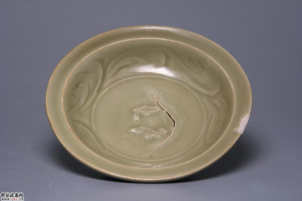 元龙泉窑青釉刻印双鱼纹折沿洗