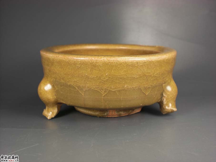 元黄龙泉三足悬空弦纹琴炉