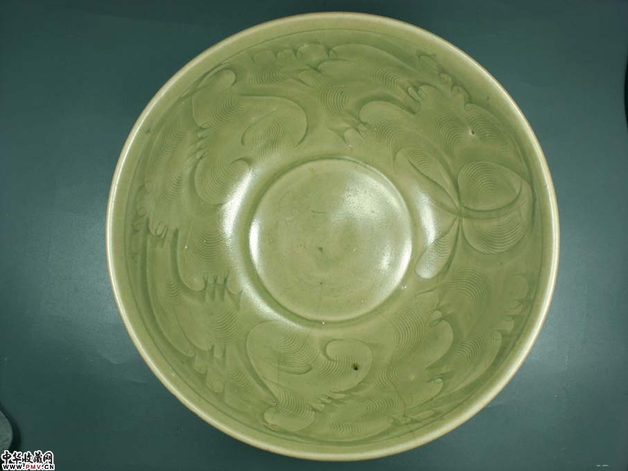 北宋龙泉窑刻花碗