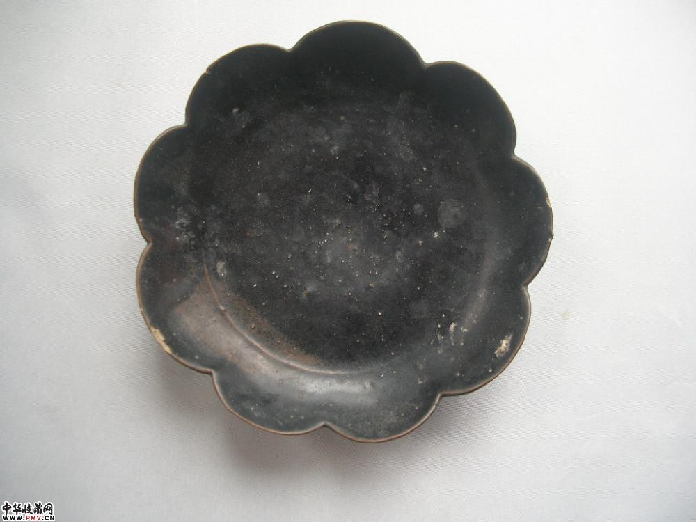 北宋花口黑釉盘