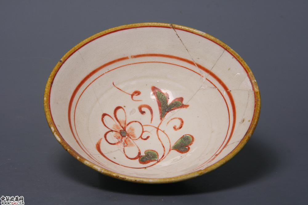 金代当阳峪窑红绿彩花卉纹碗
