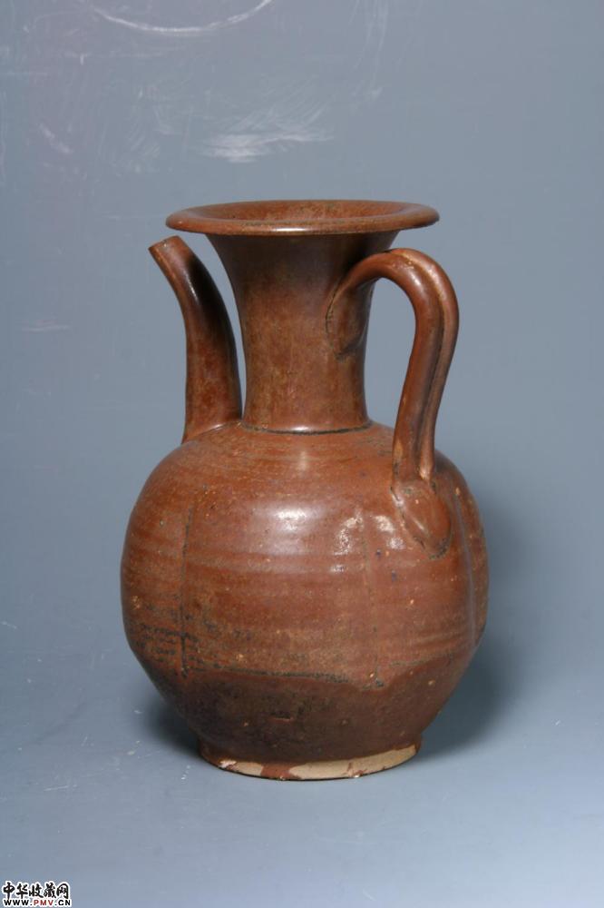 北宋赣州窑酱釉瓜楞执壶