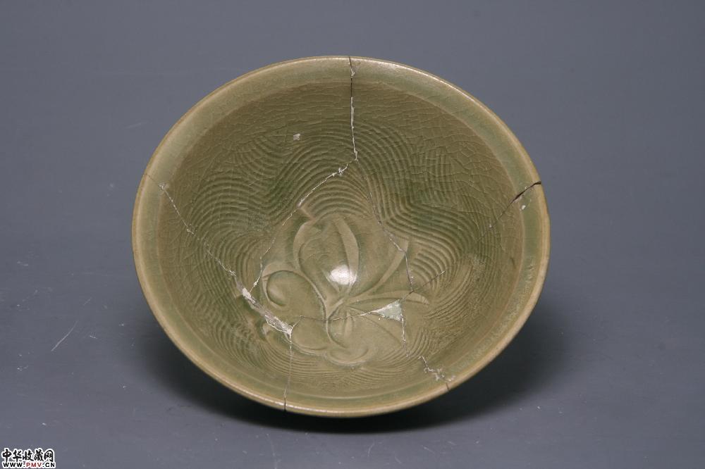 北宋耀州窑青釉刻花花卉纹碗