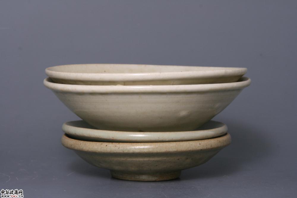 五代青白釉碗一对及明代青釉碟2只