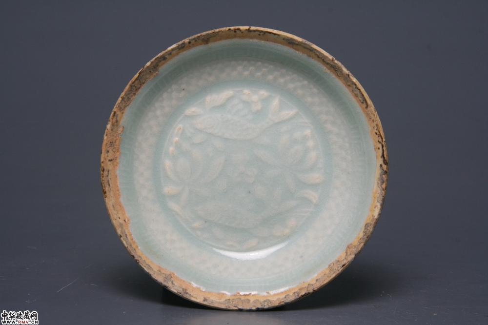 南宋湖田窑青白釉印双鱼纹芒口碟
