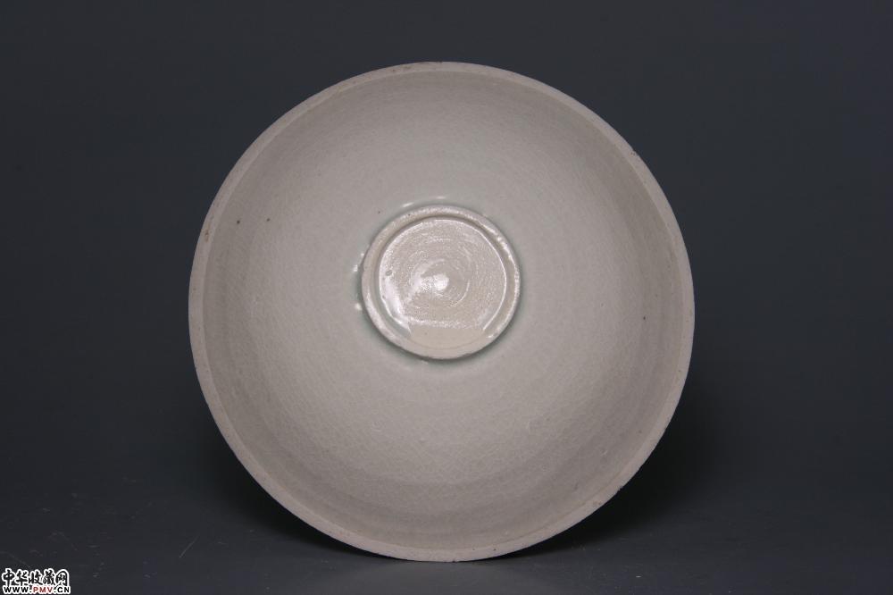 南宋南丰窑青白釉印双鱼纹芒口碗