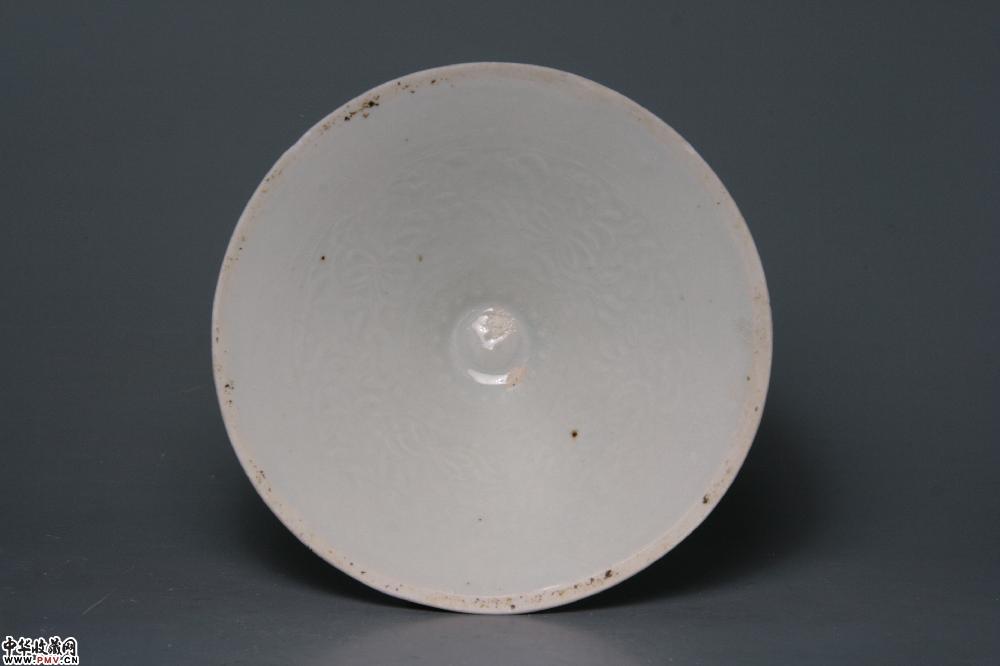 南宋建宁窑青白釉印花斗笠盏