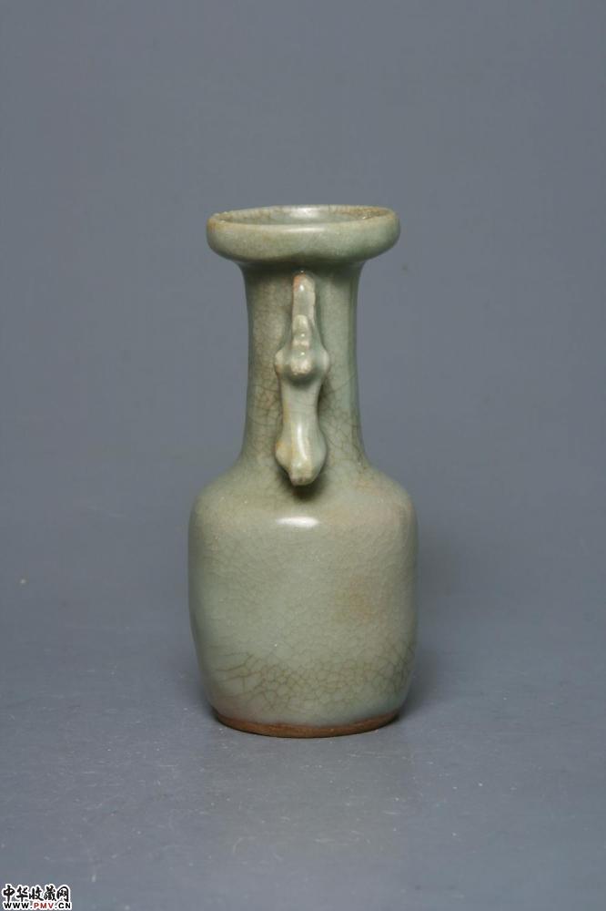 中国文物 古瓷 収集家の放出品 南宋龍泉窯花瓣粉青瓷釉茶盞