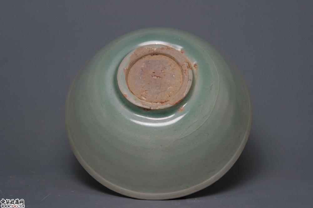 北宋龙泉窑青釉刻花碗