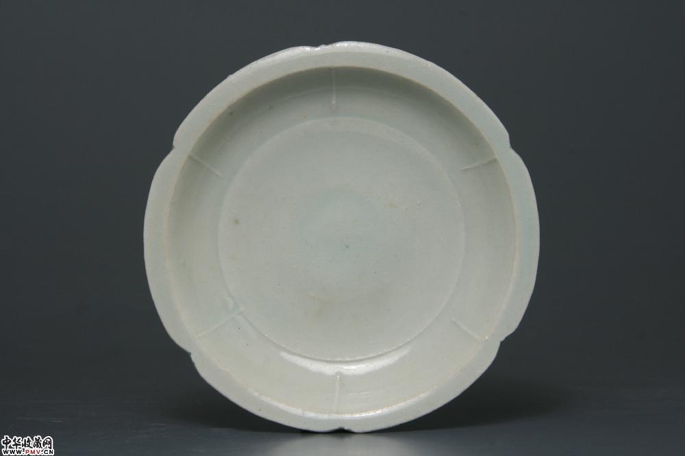 北宋湖田窑青白釉出筋葵口碟